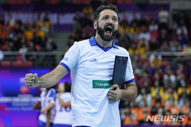 스테파노 라바리니 감독