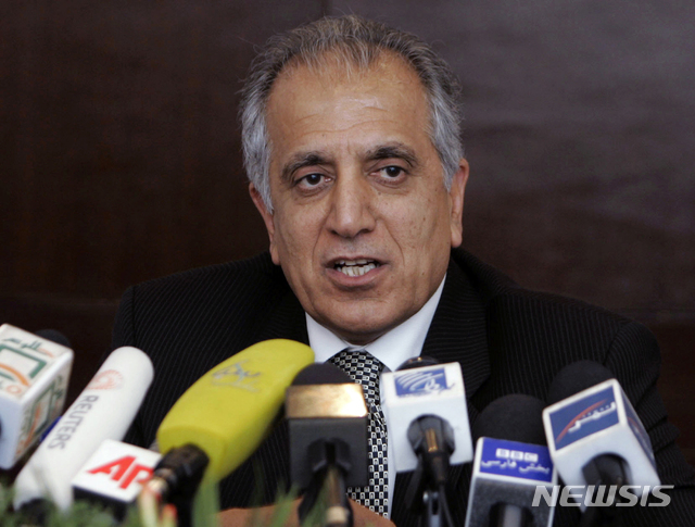【카불(아프가니스탄)=AP/뉴시스】잘메이 할릴자드 미 아프가니스탄 평화특사가 지난 3월13일 아프간 카불에서 기자회견을 하고 있다. 2019.09.03