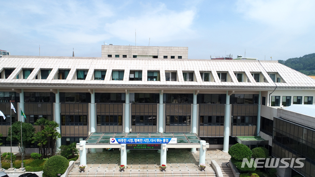 【통영=뉴시스】신정철 기자 = 경남 통영시(시장 강석주)는 행정조직 개편으로 경남도내에서 최초로 동물보호 업무를 전담하는 반려동물 복지팀을 신설하여 운영하고 있다고 28일 밝혔다. 2019.01.28.(사진=통영시 제공)&nbsp; photo@newsis.com