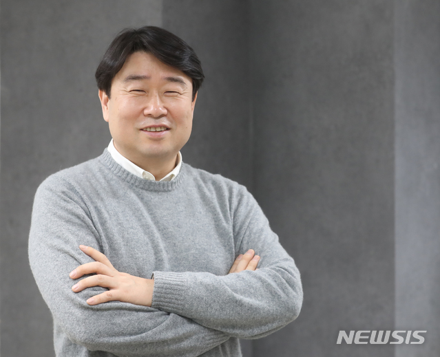 【서울=뉴시스】조수정 기자 = 넷플릭스 오리지널 시리즈 '킹덤' 제작사 에이스토리 이상백 대표가 28일 오후 서울 상암동 에이스토리에서 뉴시스와 인터뷰 하고 있다. 2019.01.28. chocrystal@newsis.com