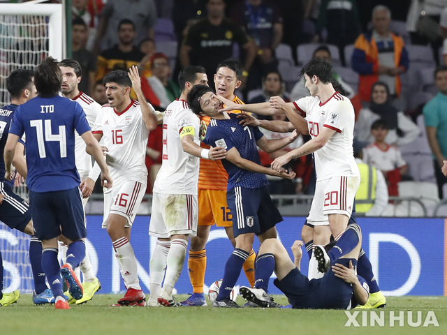 日本Shibasaki頬殴ったイランアズムン 