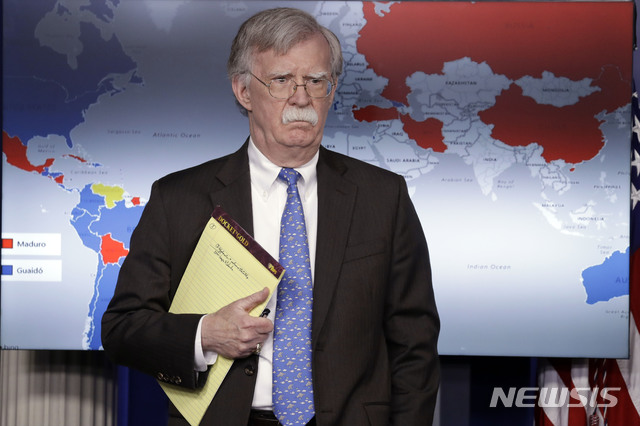 "볼턴, 트럼프 승인없이 대북제재 밀어붙여"블룸버그