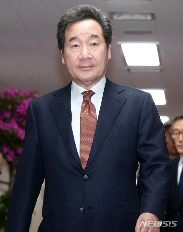 【서울=뉴시스】박주성 기자 = 이낙연 국무총리가 29일 오전 서울 세종로 정부서울청사에서 열린 국무회의에 참석하고 있다. 이날 국무회의에서는 예비타당성조사 면제사업 선정 결과를 의결한다. 2019.01.29. park7691@newsis.com
