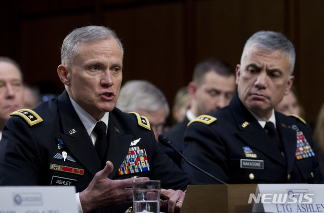 【워싱턴=AP/뉴시스】로버트 애슐리(왼쪽) 미국 국방정보국(DIA) 국장이 지난 1월29일 상원 정보위원회에 출석해 발언하고 있다. 2019.06.25