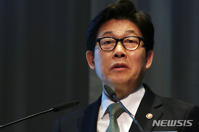 환경장관 "불법폐기물 부끄럽고 책임감 느껴…국민피해 최소화"(종합)