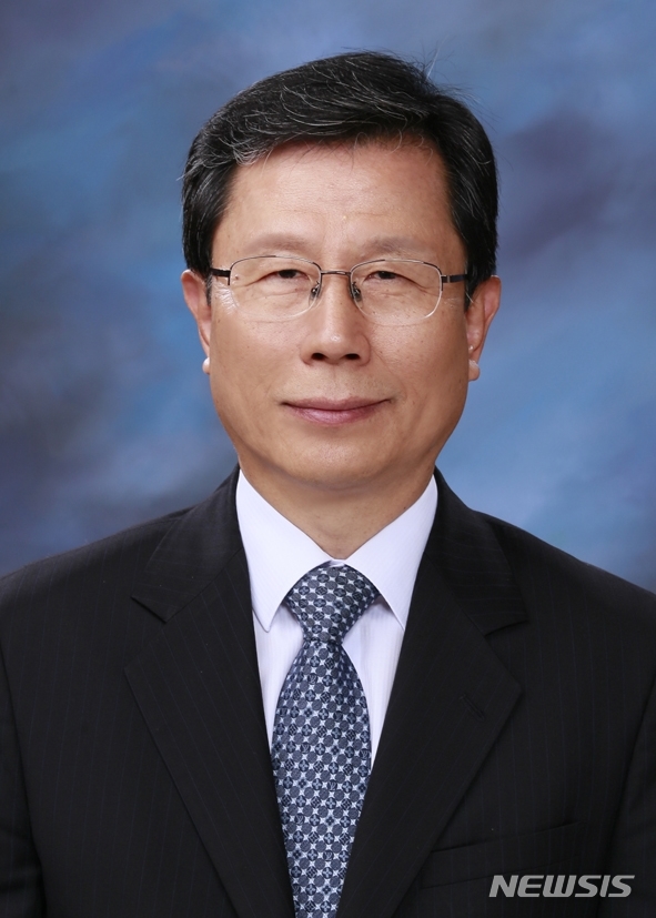 【서울=뉴시스】제3대 중견기업연구원장으로 취임한 조병선 교수. 2019.02.01 (자료=한국중견기업연합회 제공) photo@newsis.com