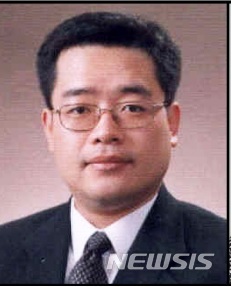 '안희정 법정구속' 홍동기 판사 "반성없다" 따끔 질책