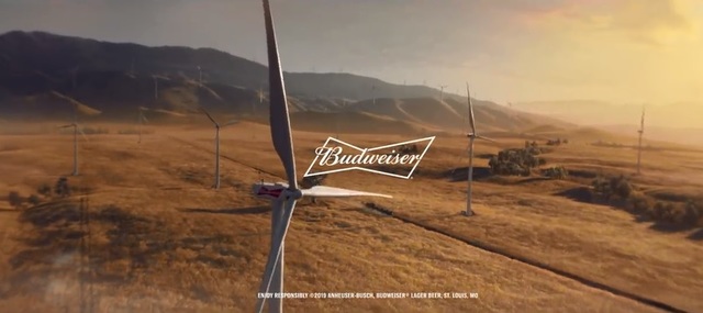 【로스앤젤레스=뉴시스】 2019년 미 프로풋볼(NFL) 슈퍼볼 중계방송 때의 TV 광고비는 30초에 525만달러(약 58억8000만원)로 사상 최고기록를 경신했다. 올해 슈퍼볼 광고의 가장 큰손은 NFL 공식 맥주 스폰서이자 매년 정기적으로 광고에 나서는 버드와이저로, 6분30초에 이르는 광고시간을 구입했다. 유튜브를 통해 공개된 2019년 슈퍼볼에 나올 버드와이저 광고. <사진=유튜브 캡처> 2019.02.01