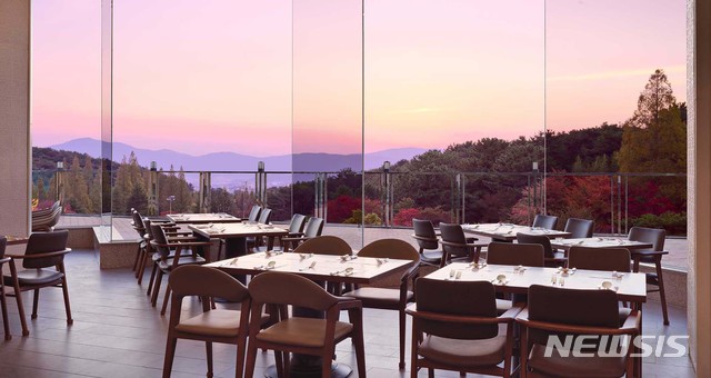 【서울=뉴시스】경주 코오롱호텔 레스토랑 '파노라마'
