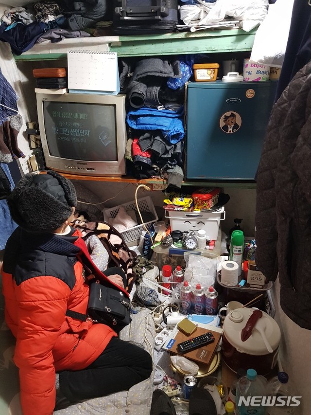 【서울=뉴시스】이창환 수습기자 = 표모(81)씨가 생활하고 있는 두평 남짓한 방. 2019.02.02. leech@newsis.com