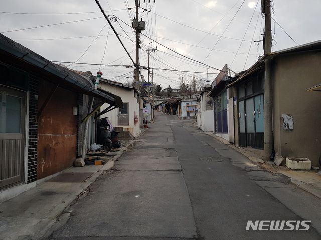 【서울=뉴시스】남정현 수습기자 = 지난 1일 찾은 서울 노원구 중계본동 백사마을의 모습. 사람이 사는 곳보다는 빈집이 더 많았다. 2019.02.02. nam_jh@newsis.com