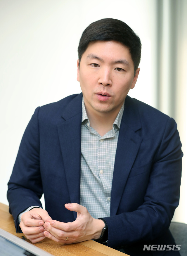 【서울=뉴시스】이영환 기자 = e스포츠 기업 Gen.G(젠지) 크리스 박 대표이사가 30일 오후 서울 강남구 Gen.G 사옥에서 뉴시스와 인터뷰를 하고 있다. 2019.02.03.&nbsp; 20hwan@newsis.com