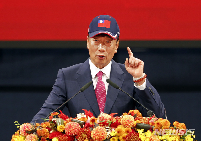 【타이베이=AP/뉴시스】애플의 최대 협력사이자 세계 최대 하청업체 중 하나인 폭스콘의 궈타이밍(郭台銘·69) 회장이 지난 2월2일 타이베이에서 열린 한 행사에서 연설하고 있다.