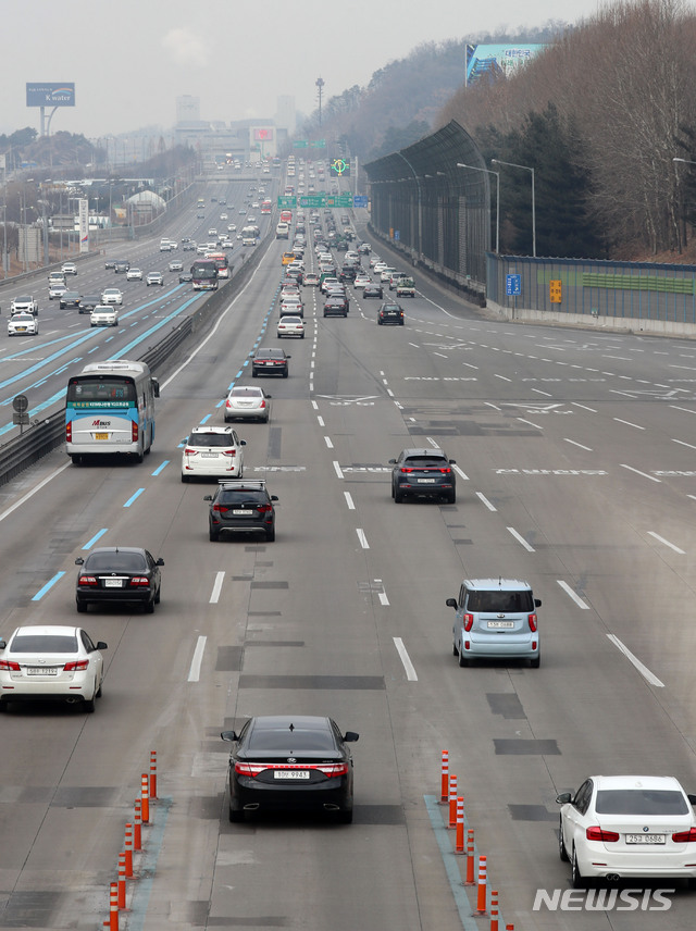 전국 고속도로 대체로 원활…서울방향 일시 차량혼잡