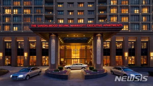 【서울=뉴시스】쉐라톤 서울 팔래스 강남 '다 돼지 패키지'의 샌달우드 베이징 메리어트 이그제큐티브 아파트먼트