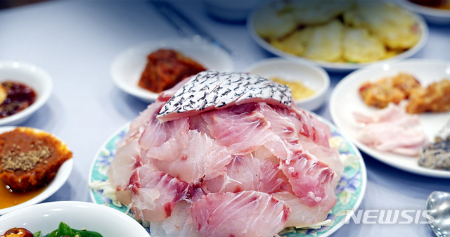 【목포=뉴시스】 목포시의 9미(味) 중 하나인 '민어회'.