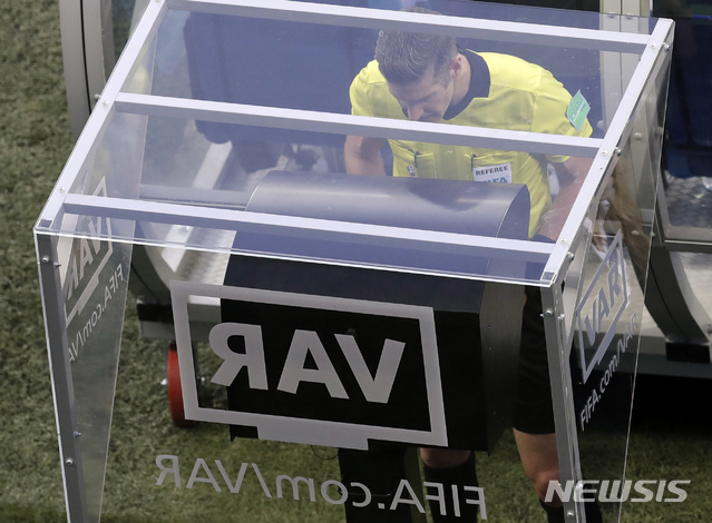 일본 프로축구 황당한 오심, 그럼에도 VAR은 2021년에나