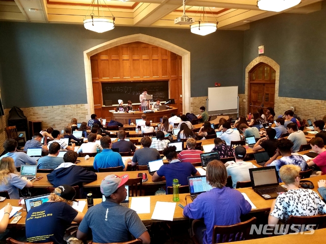 This photo provided by the University of Michigan shows students participating in the 2018 University of Michigan Debate Camp, at the University of Michigan Law School in Ann Arbor, Mich. Dozens of policy debate camps nationwide offer a win-win opportunity for teens and colleges, organizers and participants say. For thousands of teens across the country, summer camp is about policy debate, and the joy of doing research and making well-argued points of varying perspectives in a college setting. (Brian Rubaie/University of Michigan via AP)