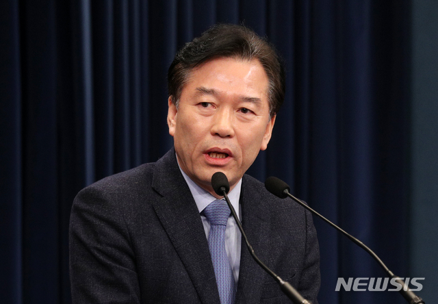 【서울=뉴시스】박진희 기자 = 정태호 일자리수석이 8일 청와대 춘추관에서 지역상생형(광주형)일자리 의미와 향후계획 관련 기자간담회를 하고 있다. 2019.02.08.&nbsp; pak7130@newsis.com