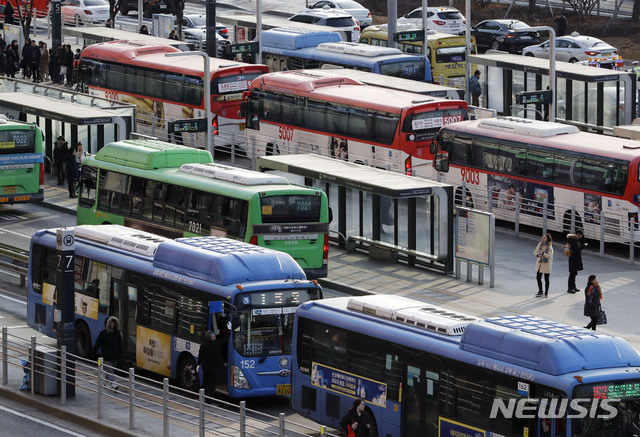 【서울=뉴시스】서울 시내 버스 모습. (사진=뉴시스 DB)
