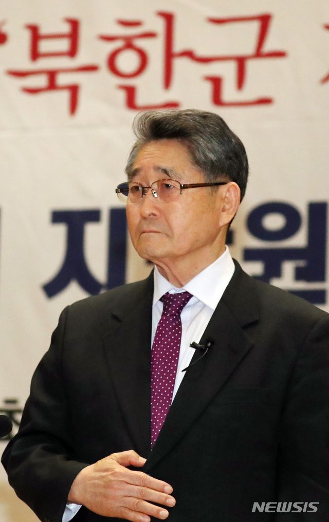 【서울=뉴시스】이종철 기자&nbsp; = 지만원씨가 8일 서울 여의도 국회 의원회관에서 열린 5.18 진상규명 대국민공청회에서&nbsp; '5.18 북한군 개입 여부 중심으로'란 주제로 발표를 하고 있다. 2019.02.08. jc4321@newsis.com