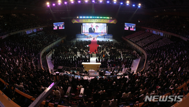 문선명·한학자 총재 탄신일, 110국 3만명 한국 집결···'효정의 빛'