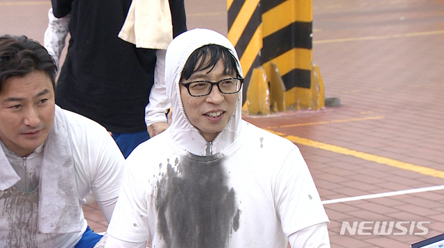 안정환(왼쪽), 유재석