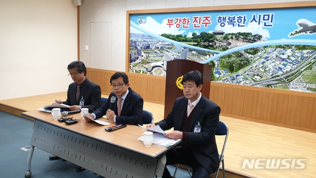 【진주=뉴시스】정경규 기자 = 정재민 진주부시장 기자회견.