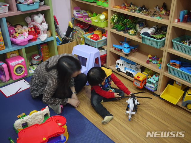 【서울=뉴시스】 동작구 삼성아동발달센터 놀이치료. 2019.02.11. (사진= 동작구 제공)