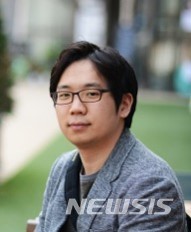 【포항=뉴시스】강진구 기자 = 포스텍(총장 김도연)은 화학공학과 한정우(사진) 교수, 박사과정 조아라 씨가 철과 니켈 합금으로 값싸고 성능 뛰어난 친환경 고체산화물 수전해전지를 만드는 기술을 규명했다고 11일 밝혔다.2019.02.11.(사진=포스텍 제공) photo@newsis.com