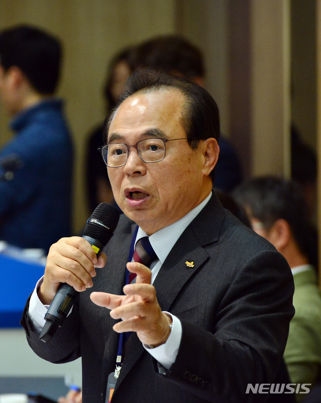 【진천=뉴시스】인진연 기자 = 오거돈 부산시장이 11일 충북 진천 국가대표선수촌에서 열린 2032년 하계올림픽 국내유치도시 선정을 위한 대한체육회 대의원 총회에서 부산유치의 당위성과 준비상황을 설명하고 있다. 2019.02.11 inphoto@newsis.com 