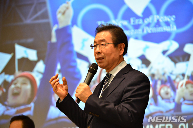 【진천=뉴시스】인진연 기자 = 박원순 서울시장이 11일 충북 진천 국가대표선수촌에서 열린 2032년 하계올림픽 국내유치도시 선정을 위한 대한체육회 대의원 총회에서 서울유치의 당위성과 준비상황을 설명하고 있다. 2019.02.11 inphoto@newsis.com 