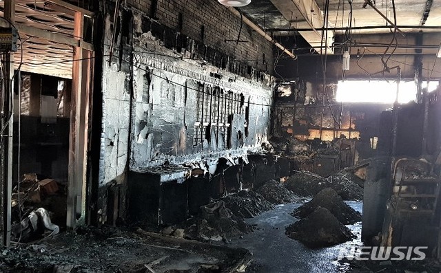 【서울=뉴시스】 지난 2월11일 철거 전 마지막으로 공개된 충북 제천 스포츠센터 화재 참사 현장의 모습. (사진=뉴시스 DB) 2019.02.11. 