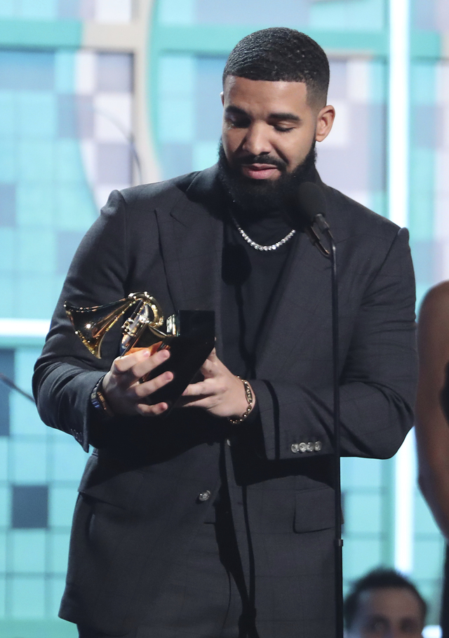 드레이크, 불참예상 깨고 그래미 직접 수상···'베스트 랩송'