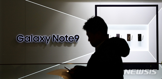 삼성 맹추격하는 화웨이…스마트폰 매출 격차 줄어 