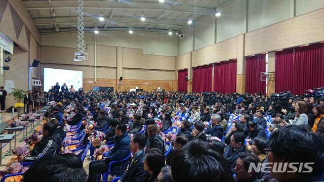 【안산=뉴시스】 이승호 기자 = 12일 오전 경기 안산 단원고에서 세월호 희생학생 명예 졸업식이 열리고 있다.2019.02.12. jayoo2000@newsis.com