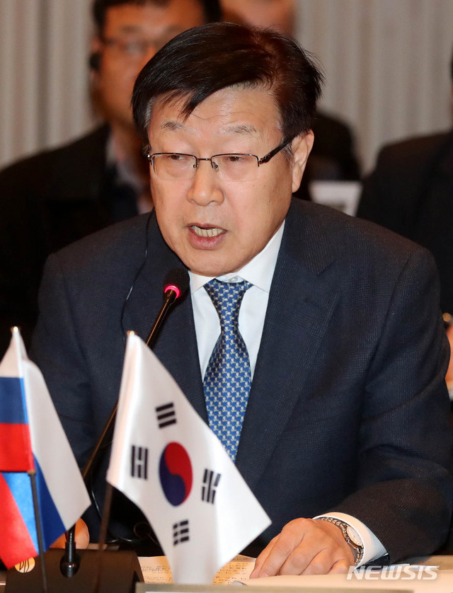 【서울=뉴시스】추상철 기자 = 제3차 한국 투자자의 날 맞아 러시아 부총리와 한국기업과 간담회가 열린 12일 오후 서울 중구 신라호텔에서 김영주 한국무역협회장이 모두발언을 하고 있다. 2019.02.12. scchoo@newsis.com