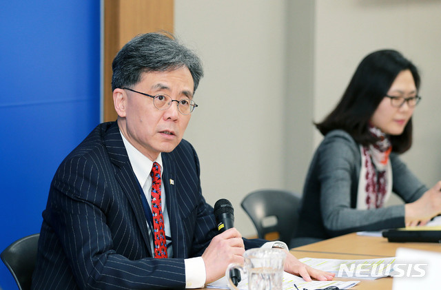 【세종=뉴시스】김현종 산업통상자원부 통상교섭본부장이 13일 오후 정부세종청사에서 미국 출장 결과 관련 설명회를 열었다. 2019.02.13. (사진=산업부)