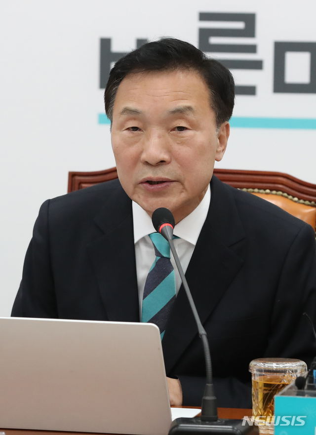 【서울=뉴시스】고승민 기자 = 13일 오전 서울 여의도 국회에서 열린 바른미래당 제65차 최고위원회의에서 손학규 대표가 모두발언하고 있다. 2019.02.13.kkssmm99@newsis.com