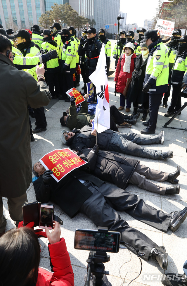 김진태 "5·18 유공자 의혹" 표적된 이해찬…어떻게 선정됐나