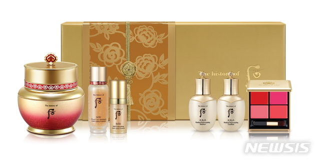 【서울=뉴시스】LG생활건강은 기해년을 상징하는 황금빛에 레드 컬러로 포인트를 준 ‘후 비첩 자윤 크림 스페셜 에디션’을 출시했다고 14일 밝혔다. 2019.02.14.(사진= LG생활건강 제공)photo@newsis.com