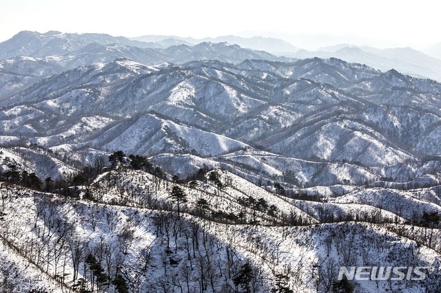 【고성(강원)=뉴시스】사진공동취재단 = '9.19 남북 군사합의'에 따른 비무장지대(DMZ) 내 시범 철수 감시초소(GP) 가운데 역사적 가치를 고려해 원형을 보존하기로 한 강원도 고성 GP.