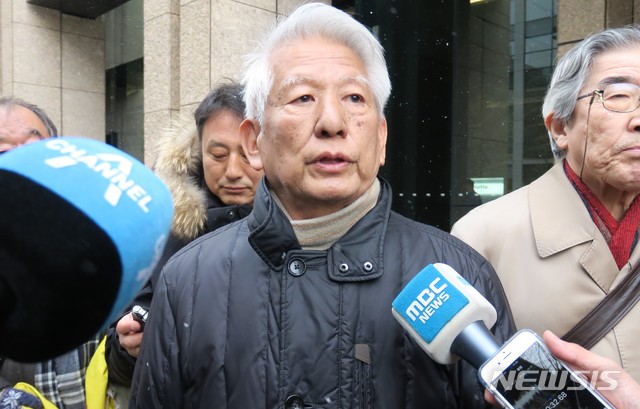 【도쿄=뉴시스】 조윤영 특파원 =피해자 유족들을 대표해 15일 도쿄 미쓰비시중공업 본사를 방문해 회사 측과 면담한 '나고야 미쓰비시 조선여자근로정신대 소송을 지원하는 모임'의 다카하시 마코토(高橋信) 공동대표는 "(미쓰비시 측에)2월 말까지 성의있는 답변이 없는 경우 강제집행 절차에 들어가겠다는 내용의 통보서를 전달했다"라고 말했다.  2019.02.15.  yuncho@newsis.com 