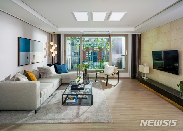 【서울=뉴시스】'탕정지구 지웰시티 푸르지오' 84A 거실