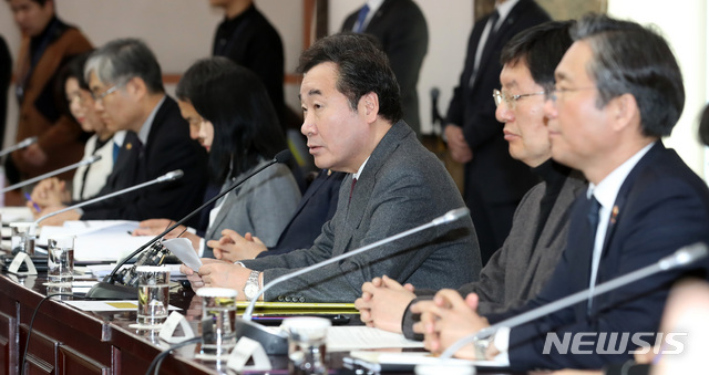 【서울=뉴시스】이낙연 국무총리가 지난 2월 15일 오전 서울 종로구 정부서울청사에서 열린 '제1차 미세먼지특별대책위원회'에 참석해 모두발언을 하고 있다. (사진= 뉴시스 DB)