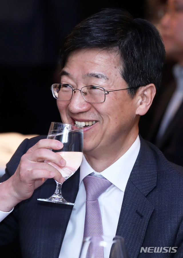 【서울=뉴시스】이윤청 수습기자 = 박성욱 SK하이닉스 전 부회장. 2019.02.15. radiohead@newsis.com