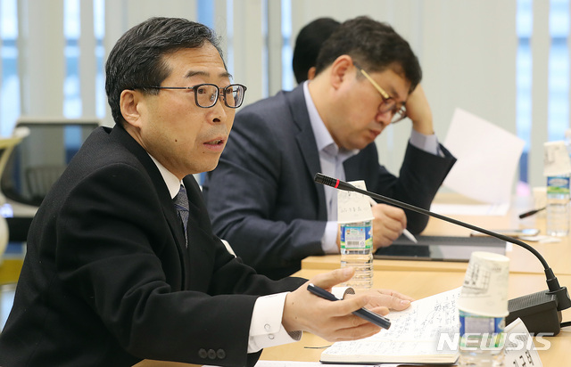 【서울=뉴시스】이영환 기자 = 김규태 교육부 고등교육정책실장이 15일 오후 서울 용산구 서울역 회의실에서 열린 교육부-대학교육협의회 고등교육 정책 공동 TF 회의에 참석해 인사말을 하고 있다. 2019.02.15.&nbsp; 20hwan@newsis.com