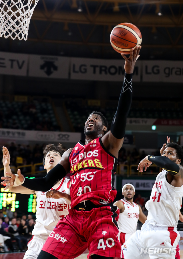 제임스 메이스가 슛을 시도하고 있다 (사진=KBL 제공)