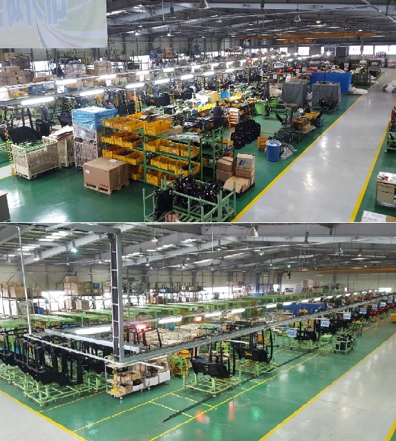 【서울=뉴시스】전북 익산에 위치한 농기계 운전석(Cabin) 제조 기업 동성사는 삼성전자 스마트공장 지원사업을 통해 2016년 1차 혁신활동에 이어 2017년 2차 혁신활동까지 진행했다. 이를 통한 제조 경쟁력 확보로 고객사의 신뢰가 쌓이면서 2개 고객사에서 4개사로 신규 고객사 확보했고 특히 일본 수출길이 열리면서 20억원 규모의 신규 매출도 발생하게 됐다. 스마트공장 도입 전(위)과 도입 후 사진. (사진 삼성전자)