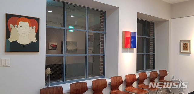 【서울=뉴시스】 한국미술경영연구소 '행복동행 그라운드' 전시